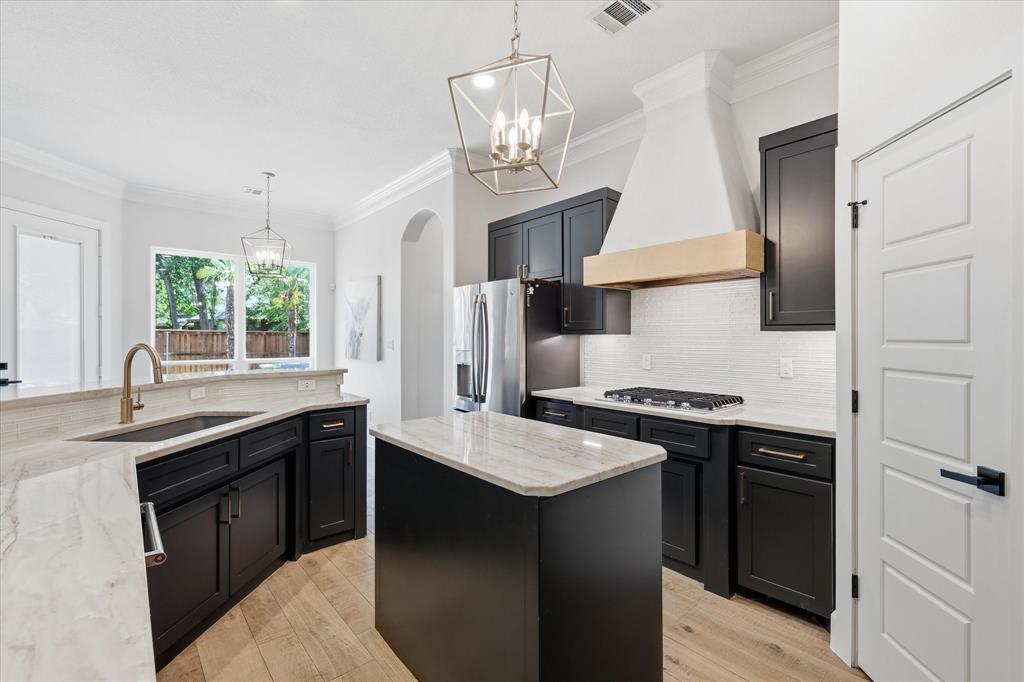 3408 Comanche Trail