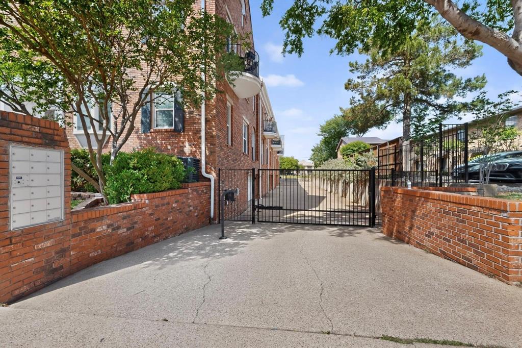 Rawlins Park Condo - Residential