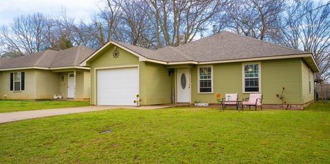 323 Texas Street Pottsboro TX 75076