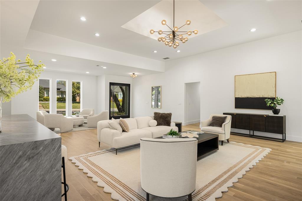 9204 Heatherdale Drive