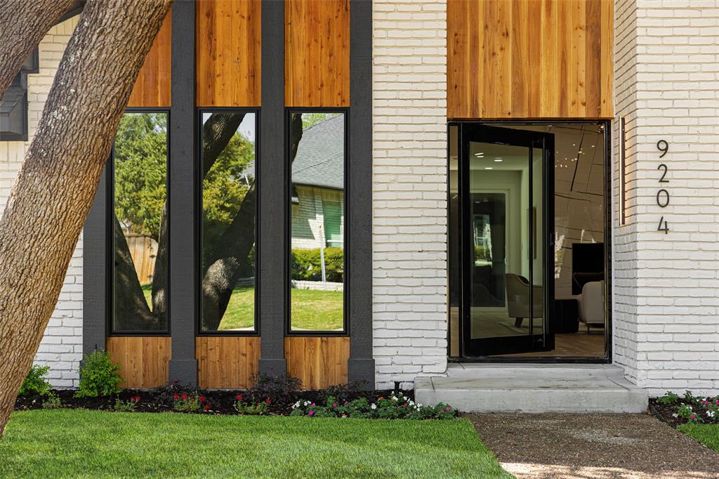 9204 Heatherdale Drive