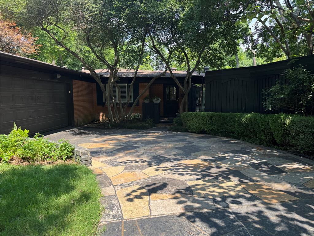 10329 Lake Gardens Drive