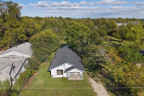 Tiny photo for 922 N Buffalo Avenue, Cleburne, TX 76033 (MLS # 21101087)