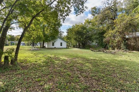 Tiny photo for 922 N Buffalo Avenue, Cleburne, TX 76033 (MLS # 21101087)