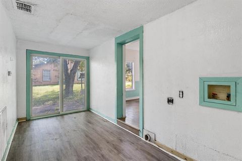 Tiny photo for 922 N Buffalo Avenue, Cleburne, TX 76033 (MLS # 21101087)