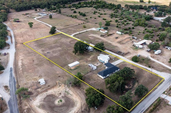 1290 COUNTY ROAD 3355, PARADISE, TX 76073 - Image 065ca8f66f55deeebdde556ce2202a9d/2372906825