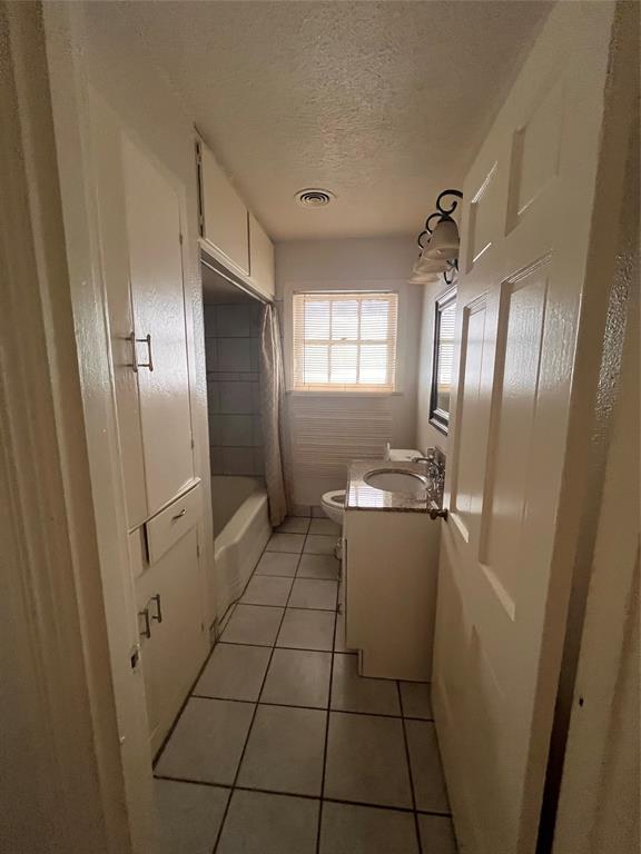 1104 E Robert Street