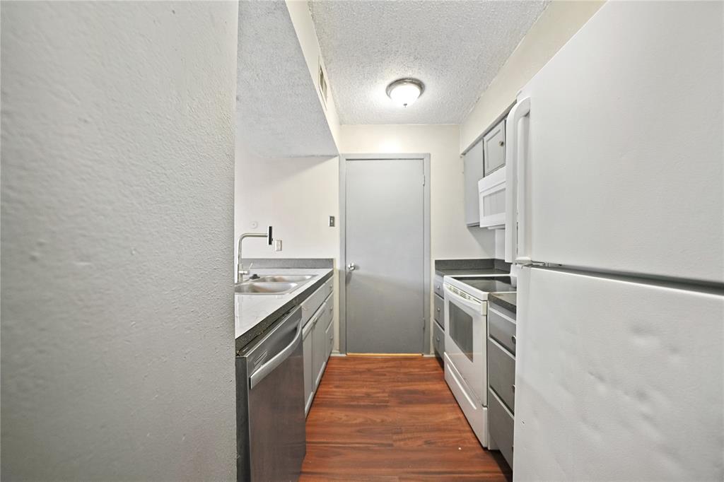 Creekbend Condo Ph 01-06 - Residential Lease