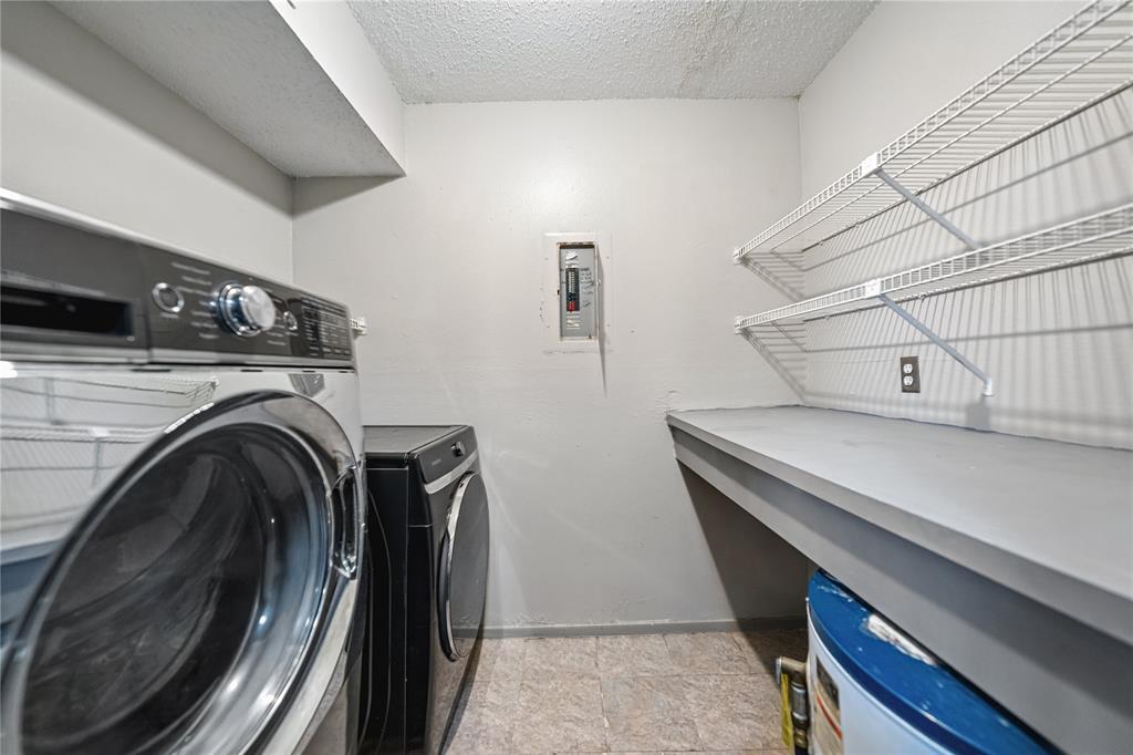 Creekbend Condo Ph 01-06 - Residential Lease