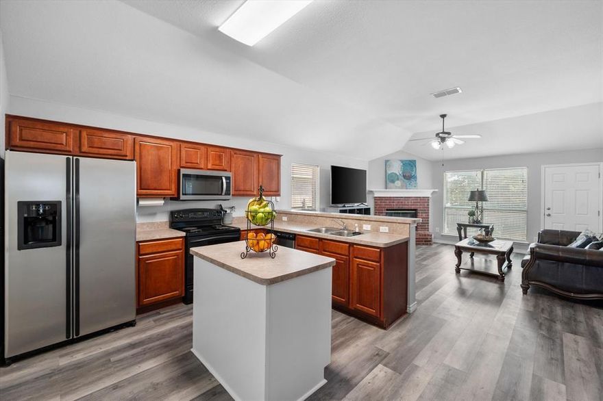 Move-In Ready 4 Bedroom, 2 Bath Home! 
This beautiful one-owner home offers 4 spacious bedrooms and 2 full baths, with plenty of room for family and entertaining.  Featuring two living areas and an open-concept floor plan, the home also boasts an eat-in kitchen perfect for gatherings.  Recent updates make this home truly turn-key: Freshly painted interior, Dishwasher (08-2025) Microwave (08-2025) HVAC (06-2025) Updated flooring (08-2023) Roof (08-2023) Hot water heater (05-2023).  The primary suite includes dual sinks, a separate tub and shower, plus a spacious walk-in closet.The fourth bedroojm can easily serve as a home office if desired.  This home has been maintained and is ready for its next chapter. Whether your're a first-time buyer or looking for a fresh start, this a must-see property!