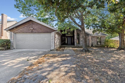 Photo of 515 Highland Oaks Drive, Greenville, TX 75402 (MLS # 21383581)