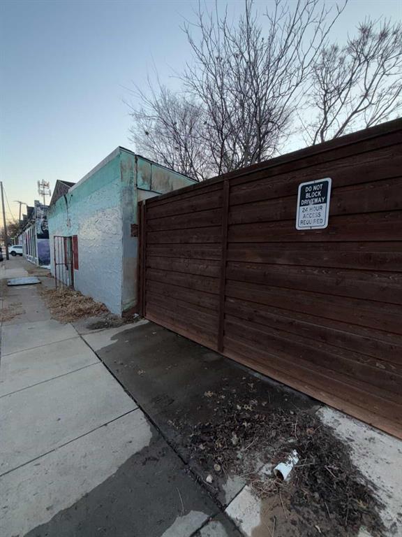 Dallas Land & Loan 02 - Commercial Sale