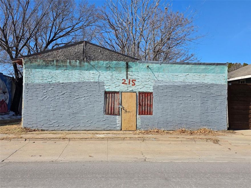 Ideally located near the vibrant Bishop Arts District, this property offers close proximity to popular restaurants, lounges, boutique shopping, and local events. The property may be purchased as either a residential or commercial investment and is zoned MU-1, allowing for mixed-use purposes. Schedule your tour today and take advantage of the exciting growth and development Bishop Arts has to offer.