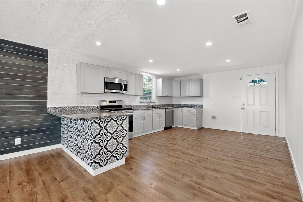 Cloverdale 02 - Residential