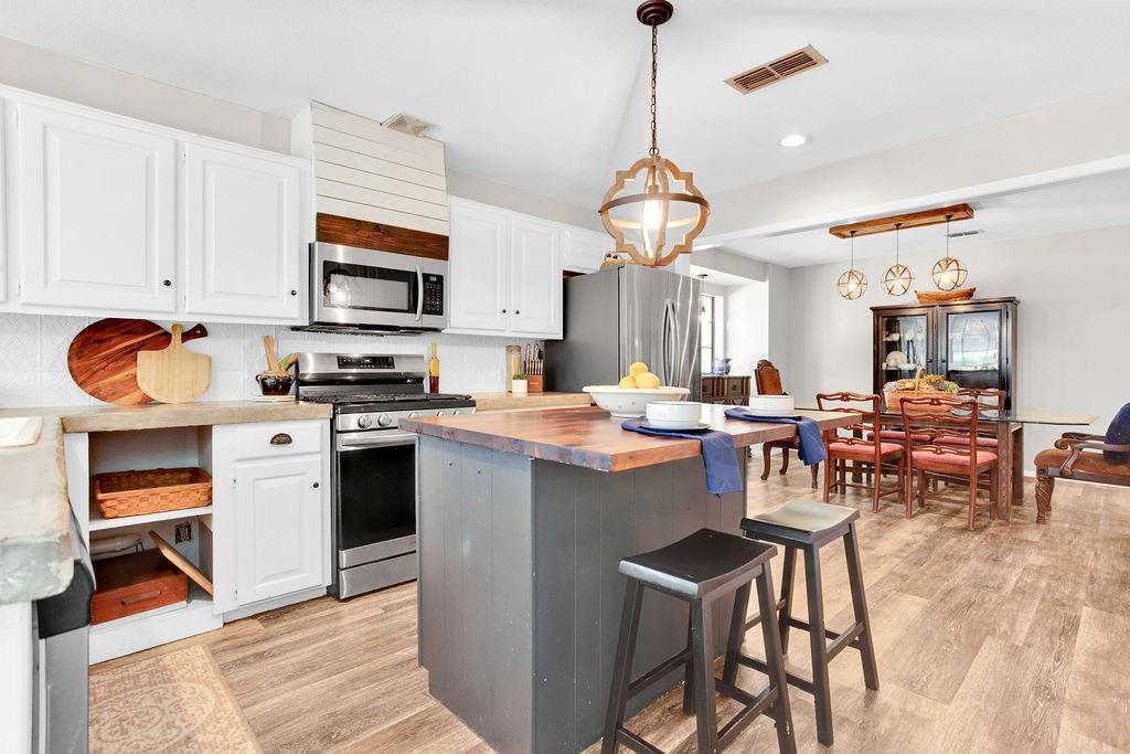 HIDEAWAY LAKE - Residential