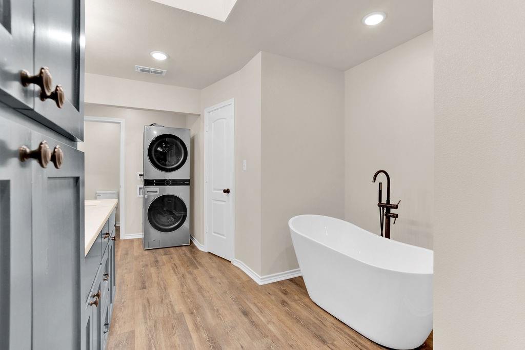 HIDEAWAY LAKE - Residential