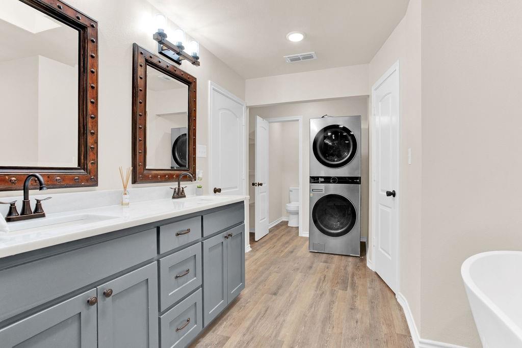 HIDEAWAY LAKE - Residential