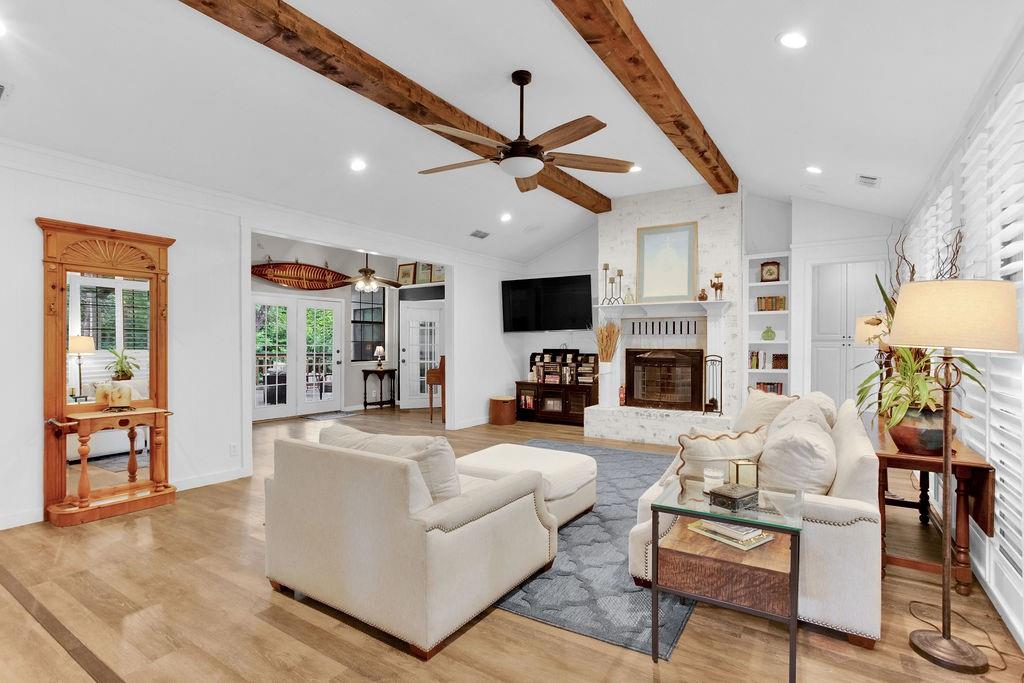 HIDEAWAY LAKE - Residential