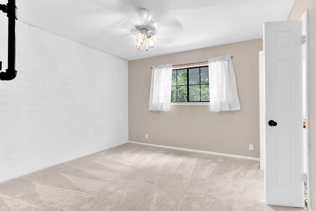 HIDEAWAY LAKE - Residential