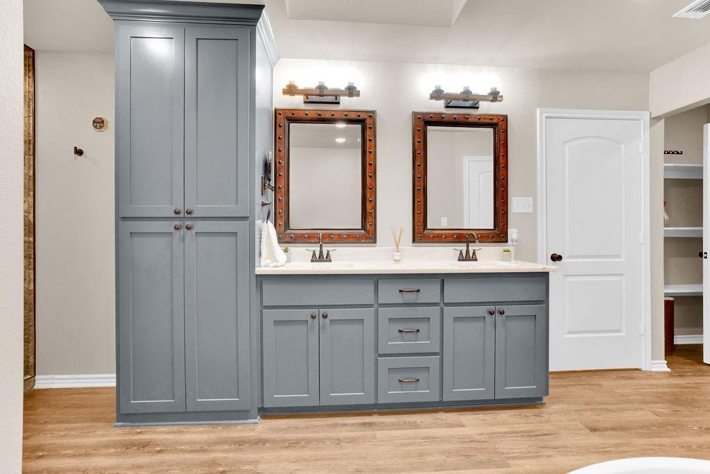 HIDEAWAY LAKE - Residential