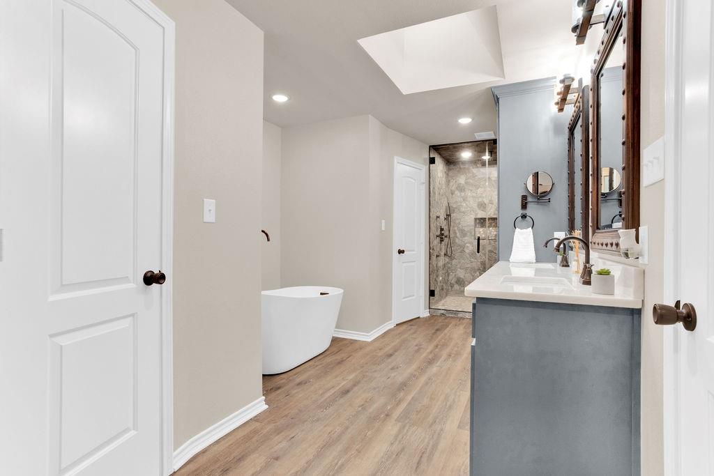 HIDEAWAY LAKE - Residential