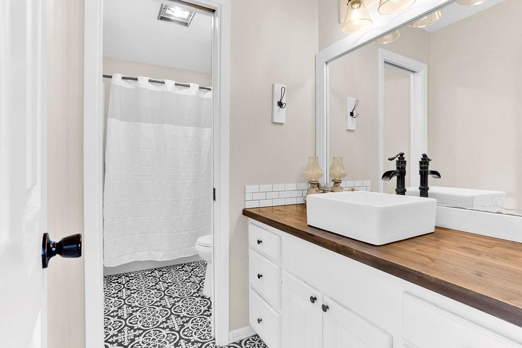 HIDEAWAY LAKE - Residential