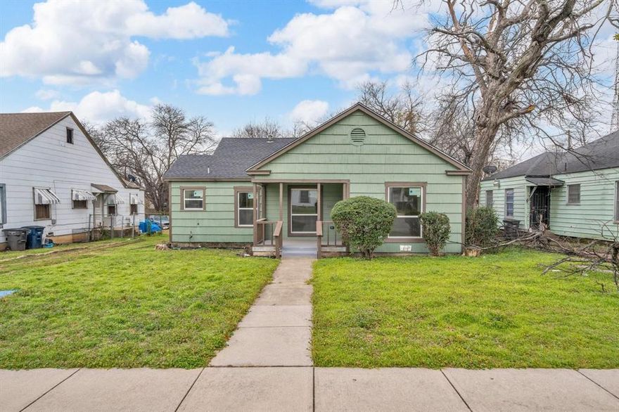 Stunning Newly Remodeled 3-Bed, 1-Bath Home – Just 15 Minutes from Downtown Fort Worth! Welcome to this beautifully renovated 3-bedroom, 1-bath home that blends modern updates with timeless charm. Located less than 5 minutes from downtown Fort Worth, this property offers convenience, comfort, and style all in one. Interior Features: Spacious Living Areas: The open-concept design features fresh, contemporary finishes throughout. New flooring, fresh paint, and ample natural light create an inviting atmosphere. Gourmet Kitchen: The chef-inspired kitchen is a true highlight, showcasing brand-new cabinets, sleek countertops, and top-of-the-line stainless steel appliances. Perfect for preparing meals and hosting guests! Cozy Bedrooms: Three generously sized bedrooms, all updated with modern touches, are ideal for relaxing and unwinding. Updated Bathroom: The fully remodeled bathroom features a stylish vanity, custom tile work, and modern fixtures. Exterior Features: The home is situated on a large lot with a spacious backyard, ideal for outdoor gatherings, gardening, or simply enjoying the fresh air. Fresh landscaping and a well-maintained exterior add to the home's curb appeal, making it stand out in this desirable neighborhood. With its close proximity to downtown Fort Worth, you'll have easy access to all the vibrant dining, shopping, and entertainment options the city has to offer. Don't miss out on the opportunity to call this turnkey gem your new home! Schedule a tour today and see everything this fantastic property has to offer!