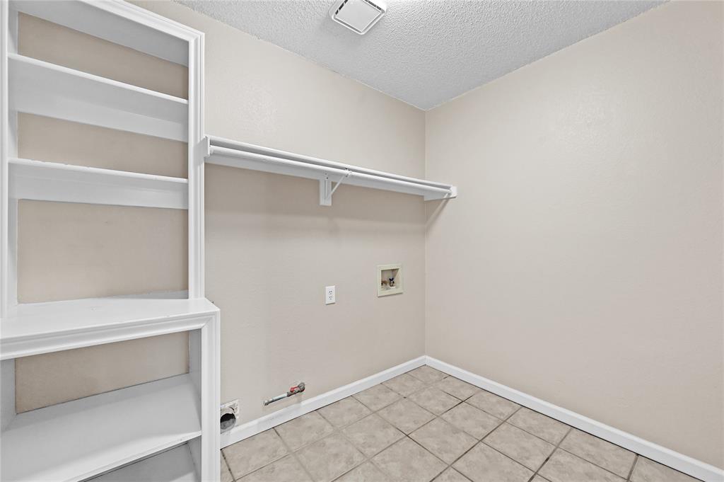 Grapevine, Texas 76051, United States, 3 Bedrooms Bedrooms, ,3 BathroomsBathrooms,Residential,Pending,21552