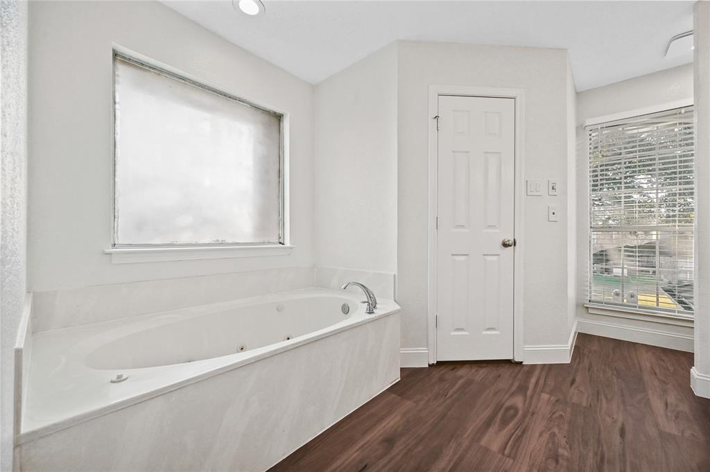 Grapevine, Texas 76051, United States, 3 Bedrooms Bedrooms, ,3 BathroomsBathrooms,Residential,Pending,21552