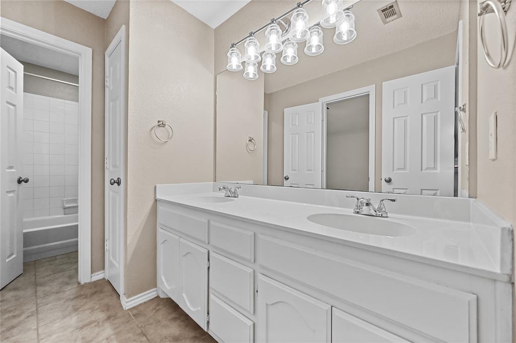 Grapevine, Texas 76051, United States, 3 Bedrooms Bedrooms, ,3 BathroomsBathrooms,Residential,Pending,21552