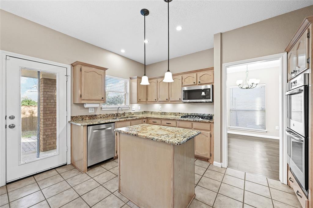 Grapevine, Texas 76051, United States, 3 Bedrooms Bedrooms, ,3 BathroomsBathrooms,Residential,Pending,21552