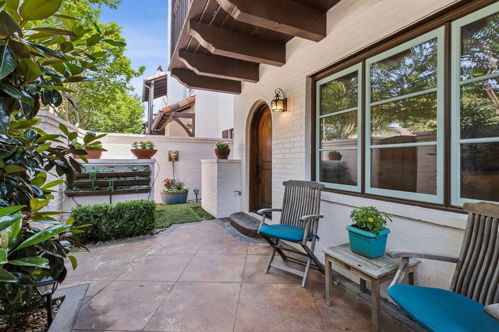 275 Casa Blanca Avenue