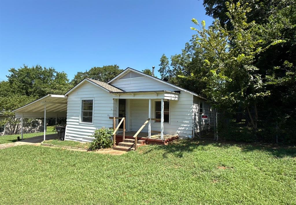 711 Dubois Street