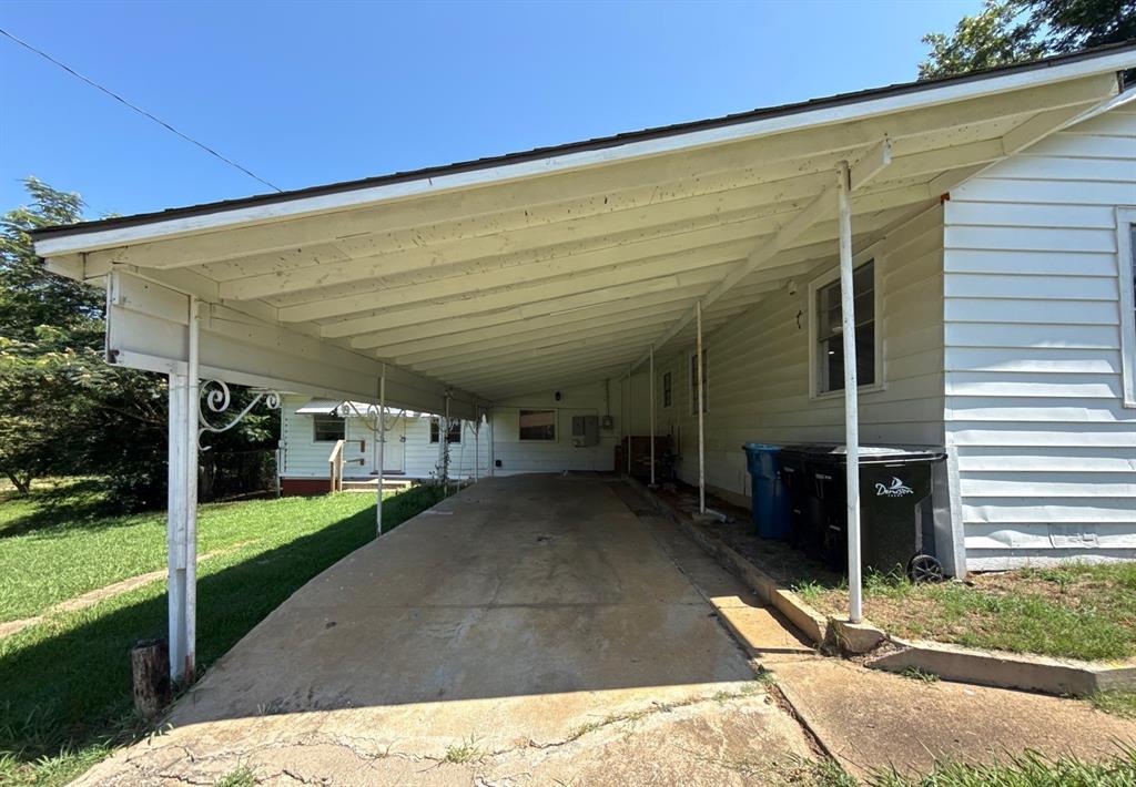 711 Dubois Street