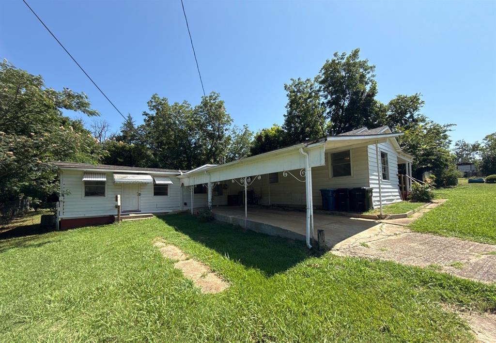711 Dubois Street