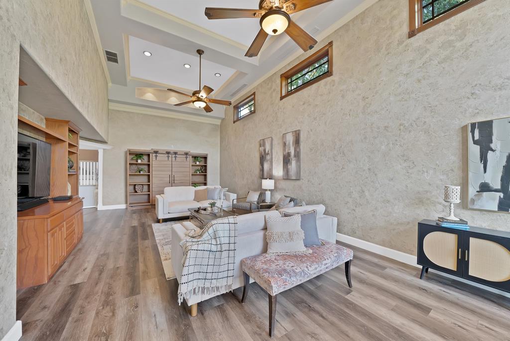 306 E Rochelle Boulevard
