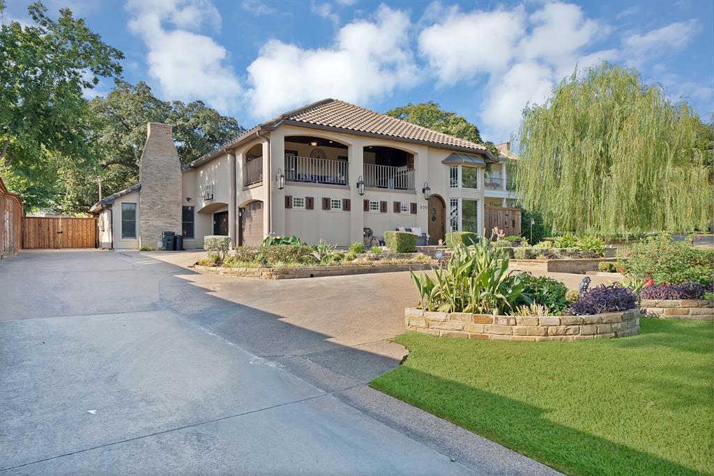 306 E Rochelle Boulevard