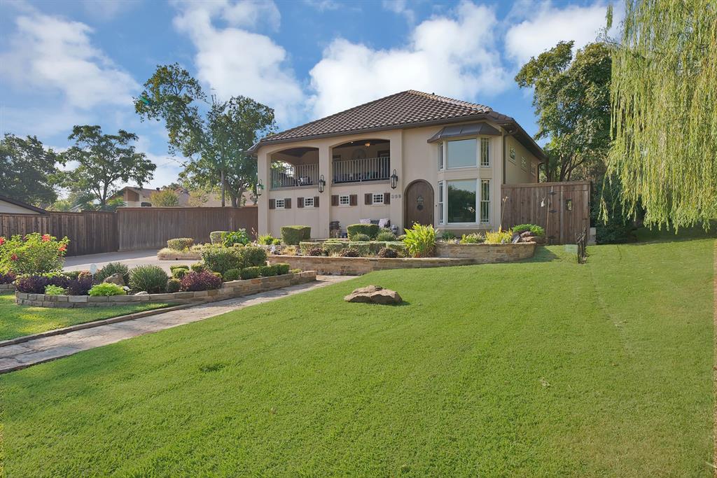 306 E Rochelle Boulevard