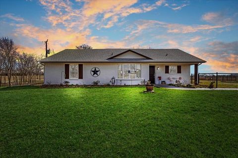 Photo of 698 Hackberry Rd, Van Alstyne, TX 75495 (MLS # 21195906)