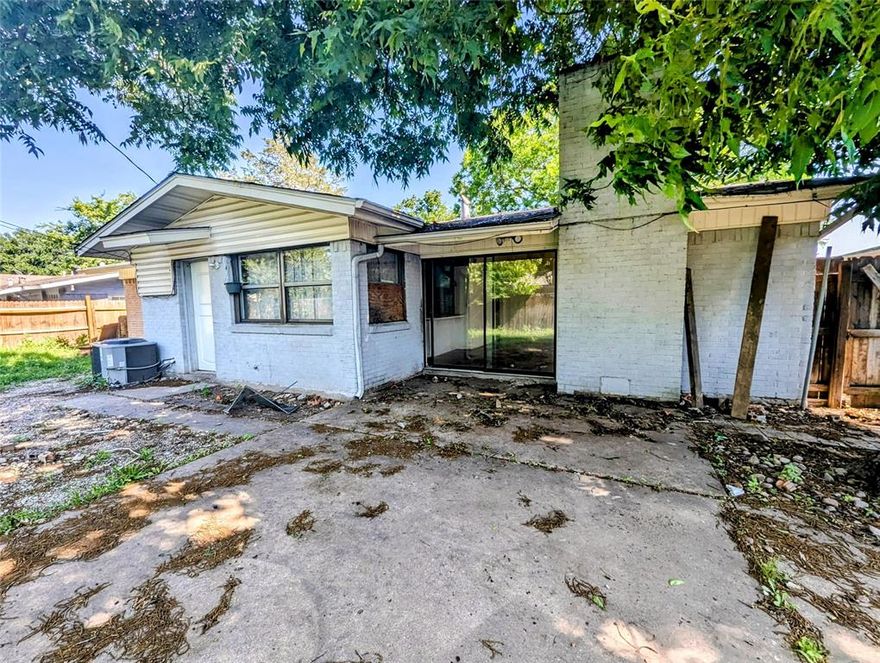 Charming Fixer-Upper in Prime DFW Location!

Welcome to this brick 3-bedroom, 2-bath home brimming with potential! Nestled in a desirable area, this property offers a fantastic opportunity for homeowners and investors alike. While it needs some TLC, its solid structure and layout provide a perfect canvas for your vision. Imagine creating your dream home or a lucrative rental in this sought-after neighborhood. The owner is selling as-is, offering you the chance to personalize every detail. Don't miss out on this diamond in the rough – schedule your viewing today! Currently being rented out on MTM. Ask agent for more details. OPEN TO OWNER FINANCE, Please contact agent for details.