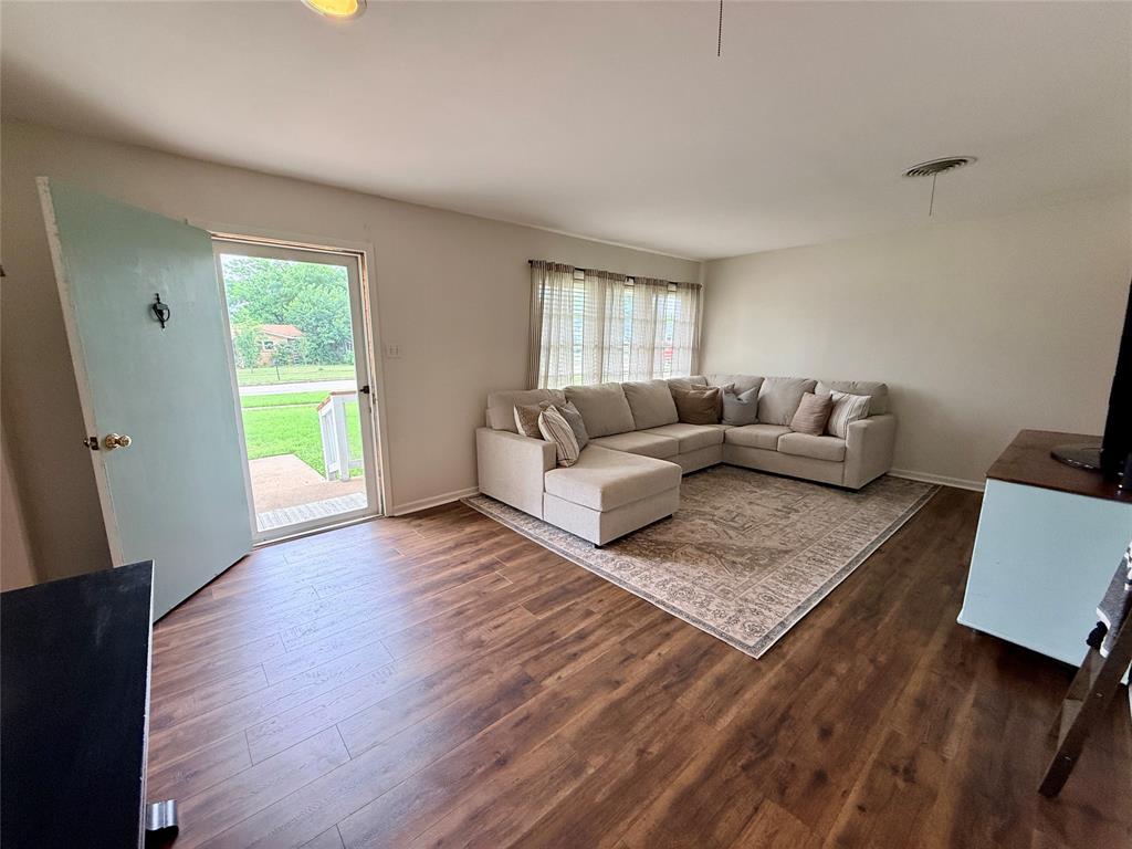 1346 Hillcrest Drive