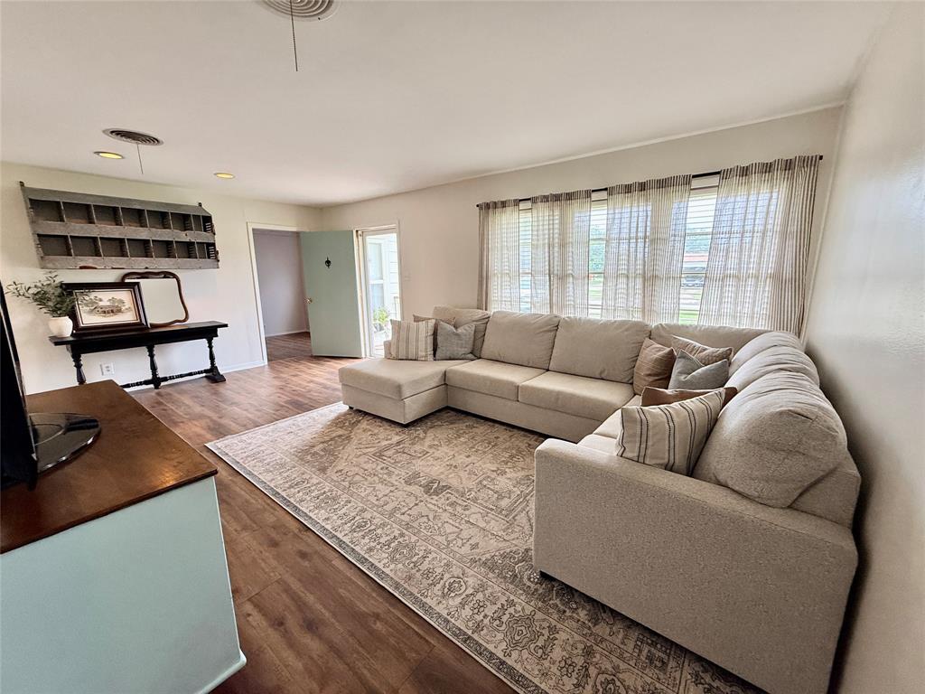 1346 Hillcrest Drive