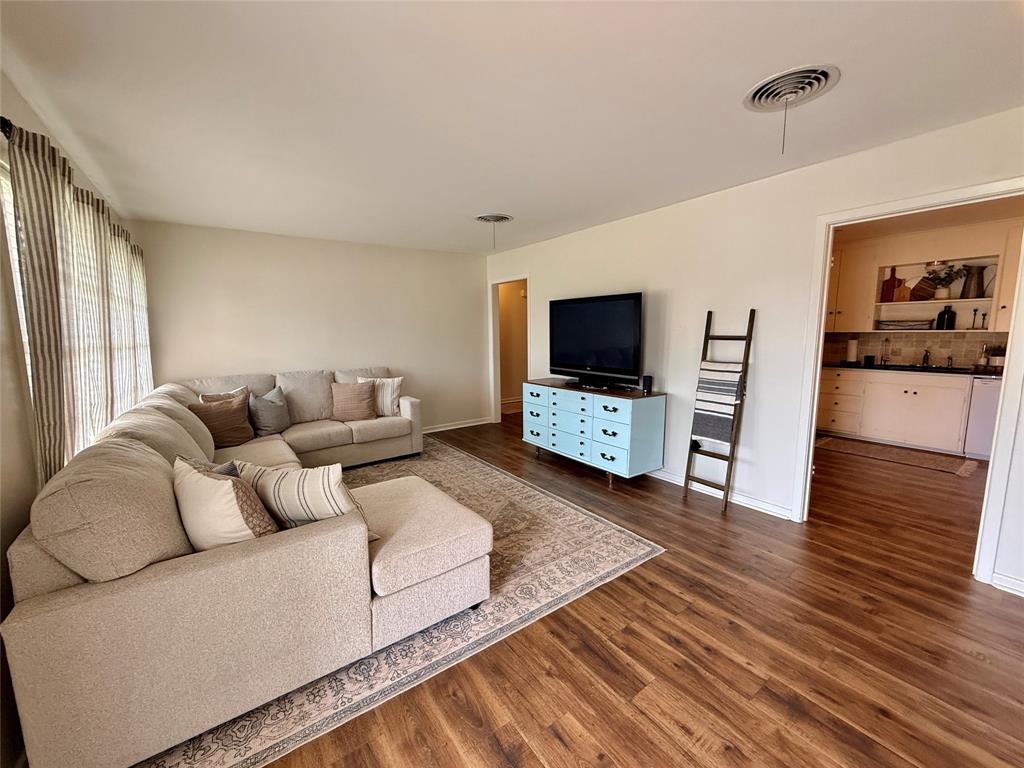 1346 Hillcrest Drive