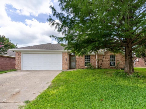 Photo of 3100 Rustic Meadow Trail, Mansfield, TX 76063 (MLS # 21311473)