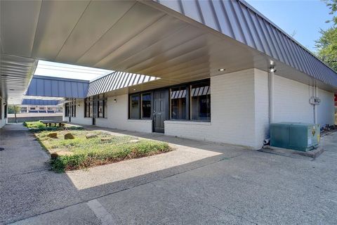 Tiny photo for 401 W Centerville Road #2, Garland, TX 75041 (MLS # 20944195)