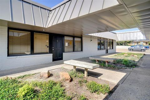 Tiny photo for 401 W Centerville Road #2, Garland, TX 75041 (MLS # 20944195)