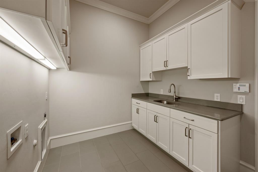 Lawn-Glen Abbey - Residential