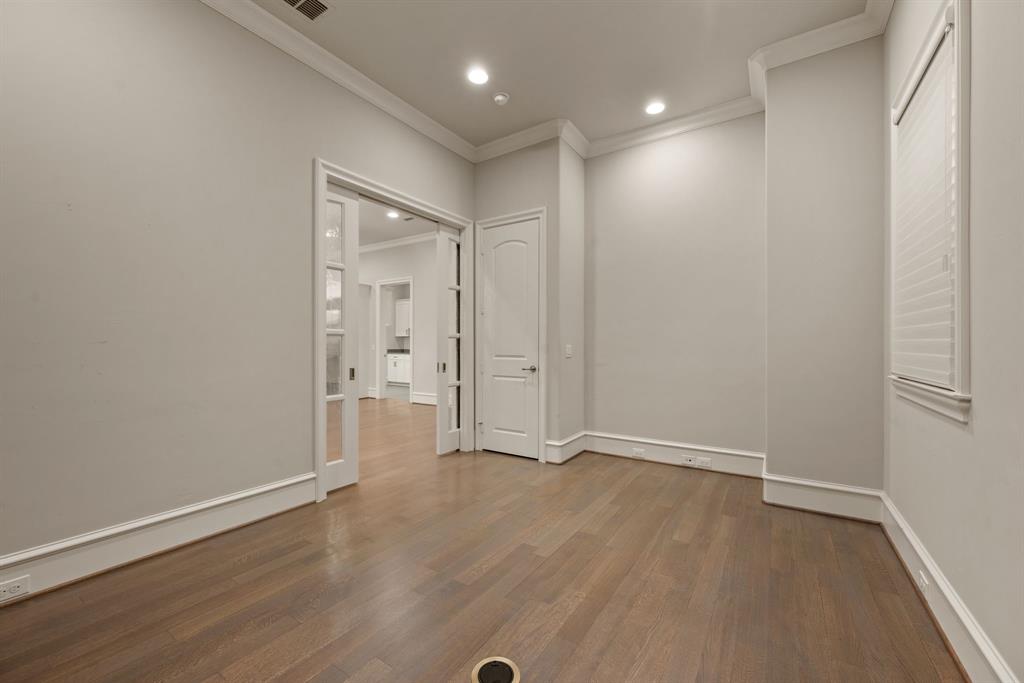 Lawn-Glen Abbey - Residential