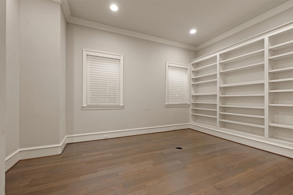 Lawn-Glen Abbey - Residential