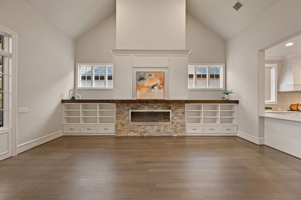 Lawn-Glen Abbey - Residential